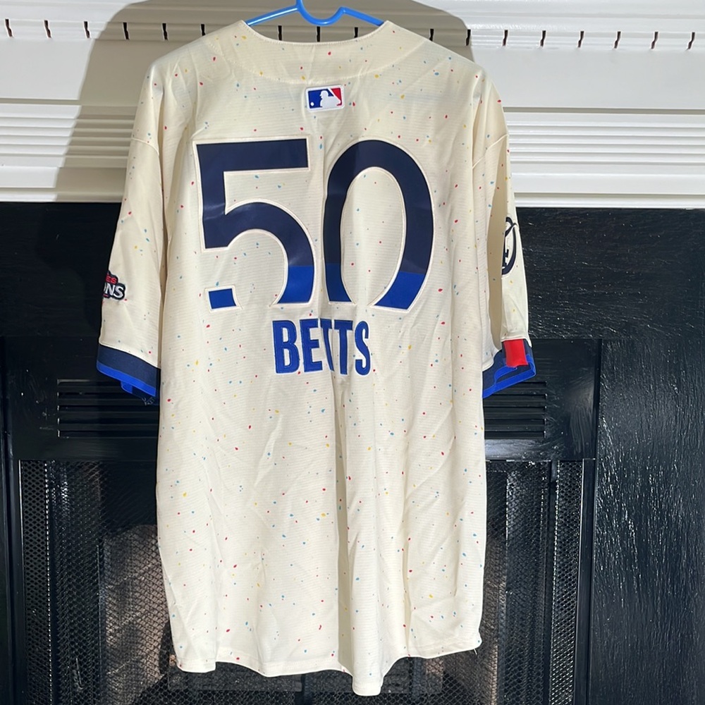 Los Angeles Dodgers Mookie Betts Baseball Jersey City Connect Men’s Size XL - Picture 2 of 8